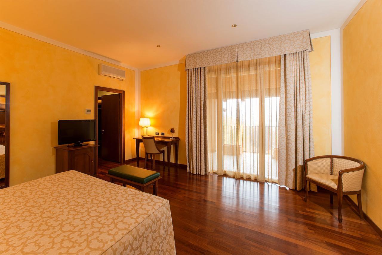 Hotel Conteverde Монтекио Емилия Екстериор снимка